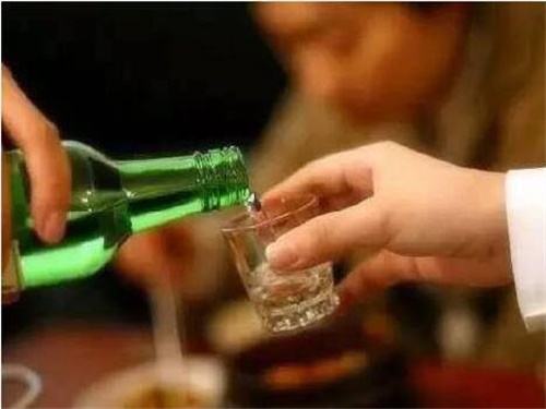 女孩子怎么练酒量